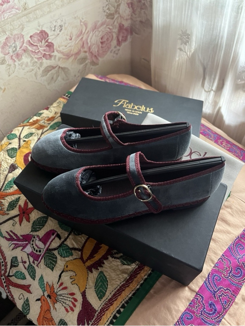 NEW Flabelus Georgina Maryjane Velvet flats Gray with Burgundy Trim Size 35/US 5